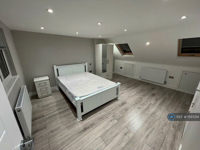 4 Bedroom Terraced House To Rent In Manor Way, Mitcham, CR4