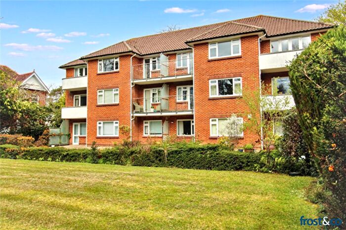 3 Bedroom Apartment For Sale In West Cliff Road, Bournemouth, Dorset, BH4