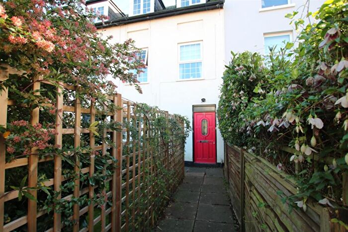 2 Bedroom Flat To Rent In Sivell Place, Exeter, EX2