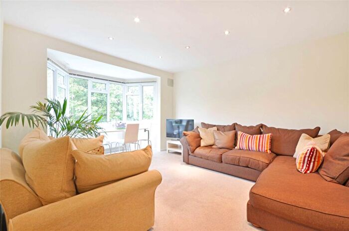 2 Bedroom Flat To Rent In Vines Avenue, Finchley Central, N3