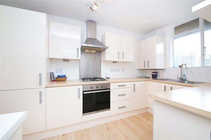 2 Bedroom Flat To Rent In Barons Close, Baron Street, London, N1