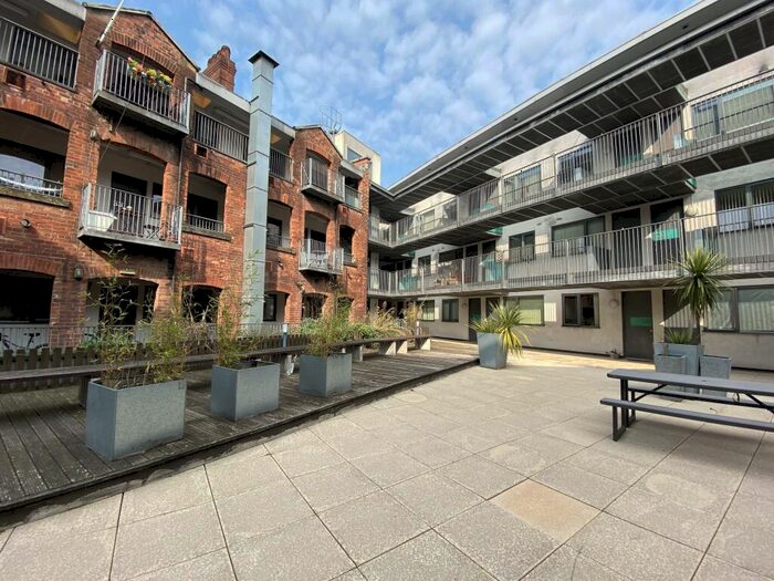 2 Bedroom Flat To Rent In Crown Street, Leeds, Uk, LS2