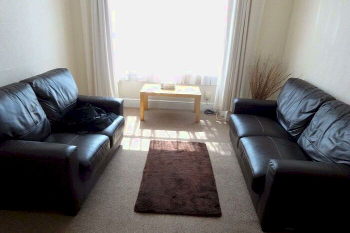 4 Bedroom House To Rent In Dawlish Road, B29