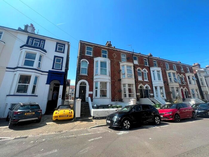 2 Bedroom Flat To Rent In Elphinstone Road, Southsea, PO5
