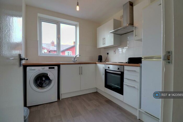 1 Bedroom Flat To Rent In Fairfield Court, Manchester, M14