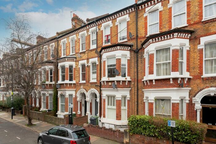2 Bedroom Flat To Rent In Tremadoc Road, London, SW4