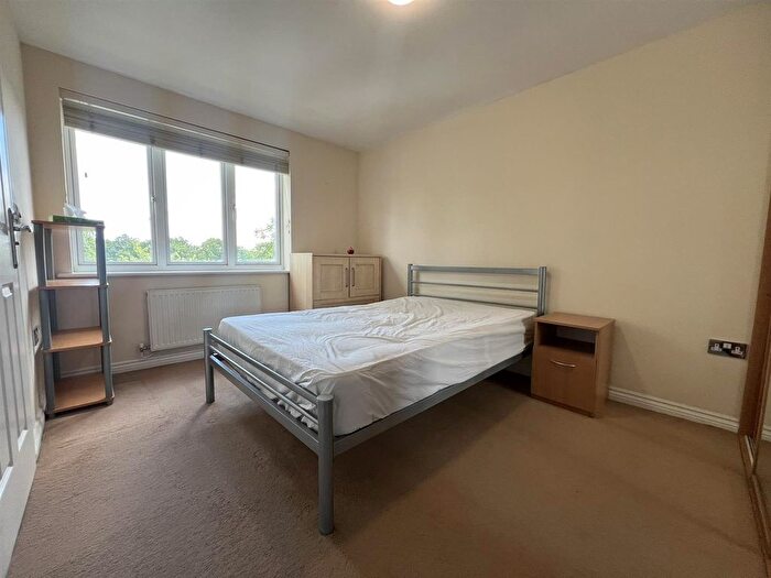 2 Bedroom Flat To Rent In Holmdale Gardens, London, NW4