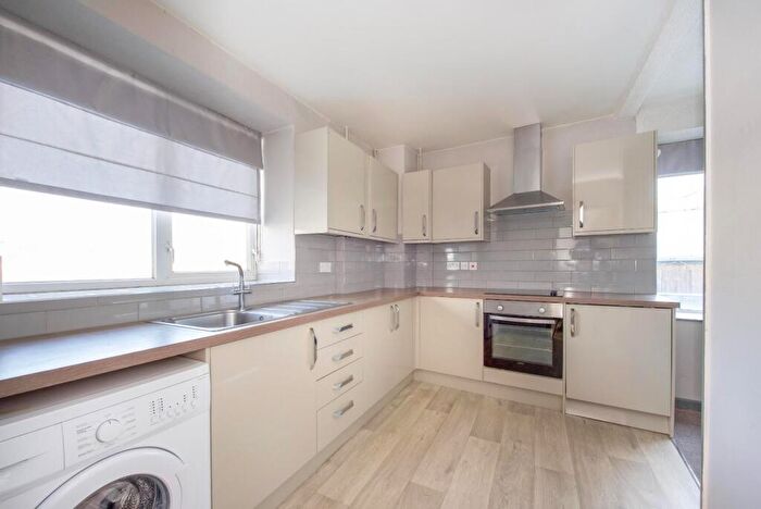 Studio To Rent In Queens Road, Weybridge, KT13