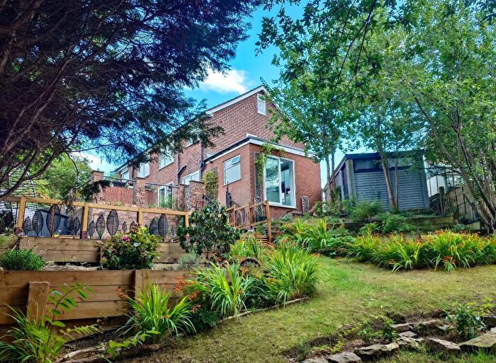 3 Bedroom Semi-Detached House For Sale In Berkeley Close, Hyde, Greater Manchester, SK14