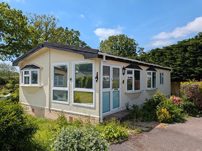 2 Bedroom Property For Sale In Shipbourne Road, Tonbridge, TN10