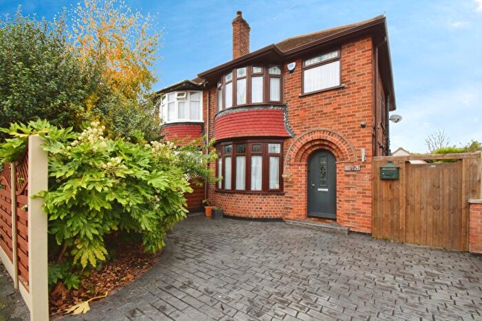 3 Bedroom Semi-Detached House For Sale In Birchtree Avenue, Birstall, Leicester, Leicestershire, LE4