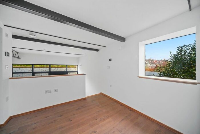 1 Bedroom Mews To Rent In Printers Mews, Teddington, TW11