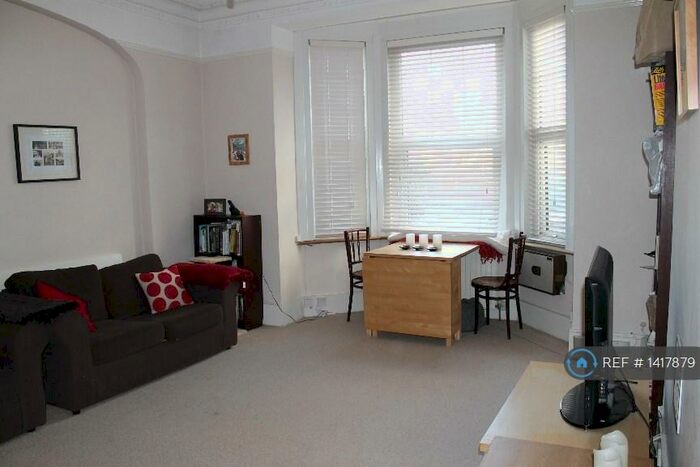 2 Bedroom Flat To Rent In Kingswood Road, London, E11