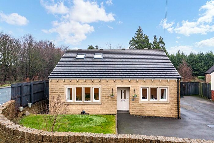 4 Bedroom Detached House For Sale In Laund Road, Salendine Nook, Huddersfield, HD3
