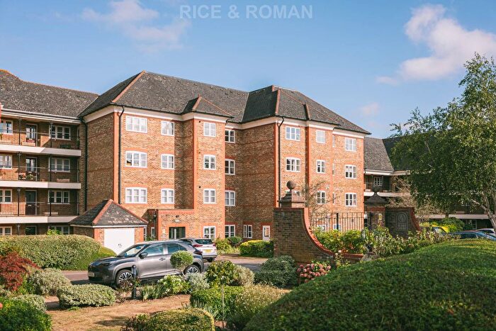 2 Bedroom Flat For Sale In Blake Court, Winchmore Hill, N21