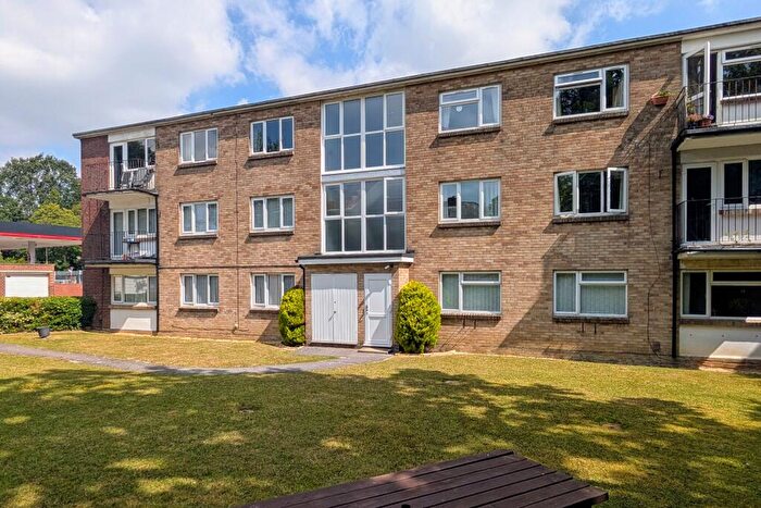 2 Bedroom Apartment For Sale In Oak Road, Fareham, PO15