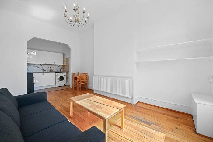 4 Bedroom Terraced House For Sale In Uxbridge Road, Shepherds Bush, London, W12