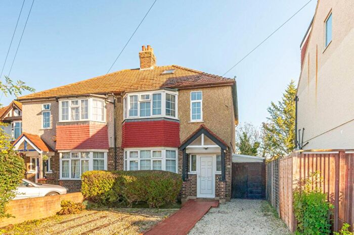 3 Bedroom Semi Detached House To Rent In Kingsway, Motspur Park, New Malden, KT3