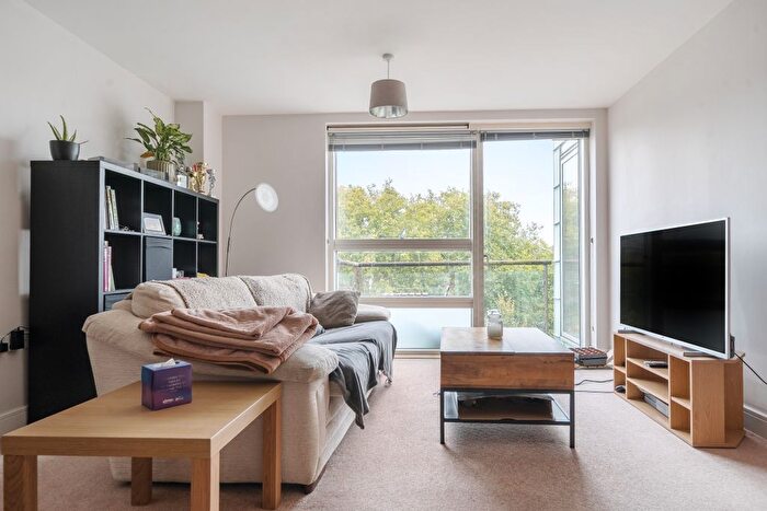 2 Bedroom Flat For Sale In Queen Square Apartments, Bristol, BS1