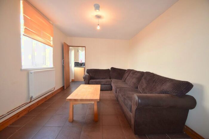 6 Bedroom House To Rent In Glenroy Street, Roath, CF24