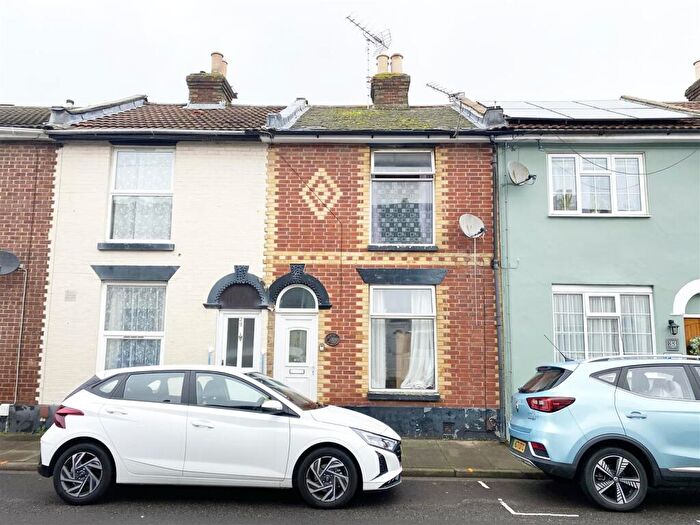 3 Bedroom Terraced House For Sale In Winchester Road, Portsmouth, PO2