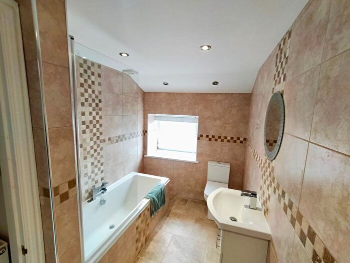 2 Bedroom End Of Terrace House To Rent In Brecon Road, Hirwaun, CF44