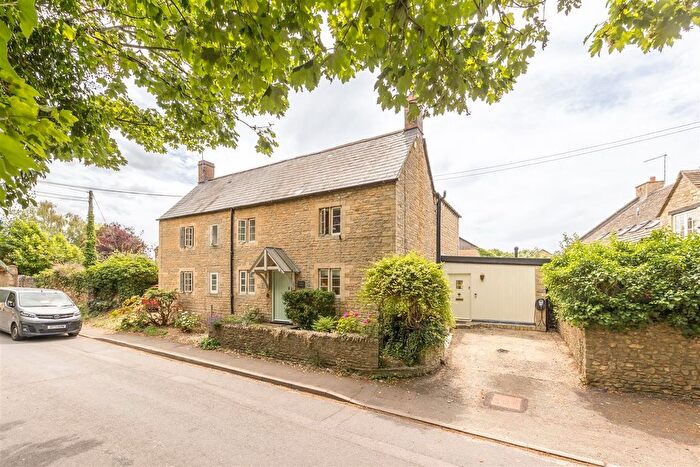 4 Bedroom Semi-Detached House For Sale In Bletchingdon Road, Kirtlington, OX5