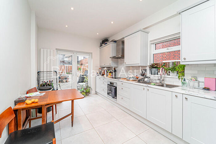 4 Bedroom End Of Terrace House To Rent In Parkland Road, Wood Green, London, N22