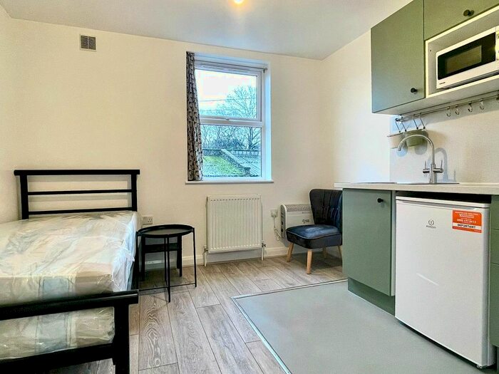Studio To Rent In High Road Leyton, London, E10