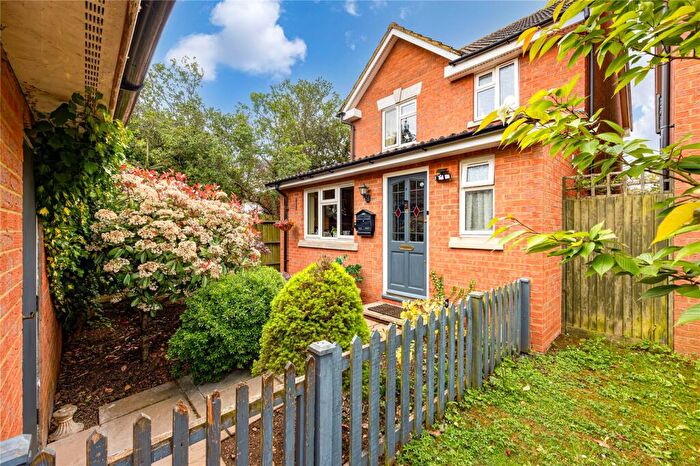 3 Bedroom Detached House For Sale In Randall Drive, Toddington, Bedfordshire, LU5