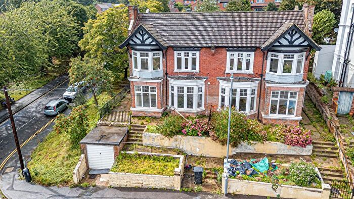 2 Bedroom Flat For Sale In Linton Road, Hastings, TN34