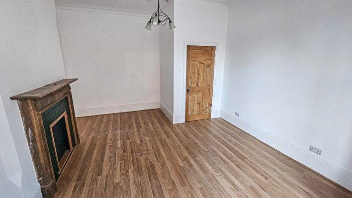 2 Bedroom Apartment To Rent In Elm Avenue, Mapperley Park, Nottingham, NG3
