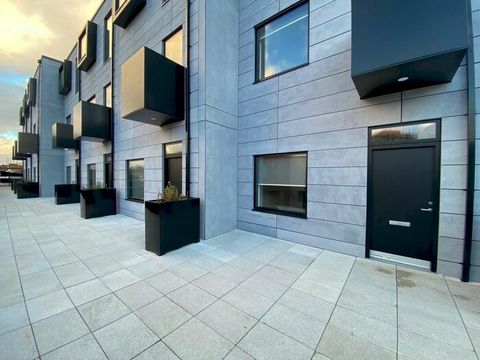 3 Bedroom Town House To Rent In Guest Street, Manchester M4