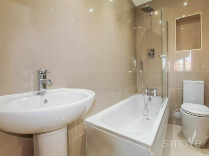 3 Bedroom Flat To Rent In Rushdene Crescent, Northolt, Middlesex, UB5