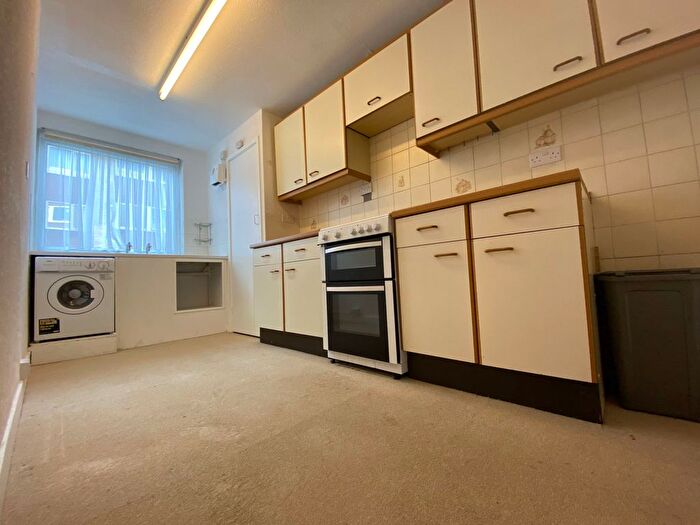 1 Bedroom Flat To Rent In Farleigh Court, Warham Road, South Croydon, Surrey, CR2