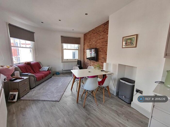 1 Bedroom Flat To Rent In Market Street, Stourbridge, DY8