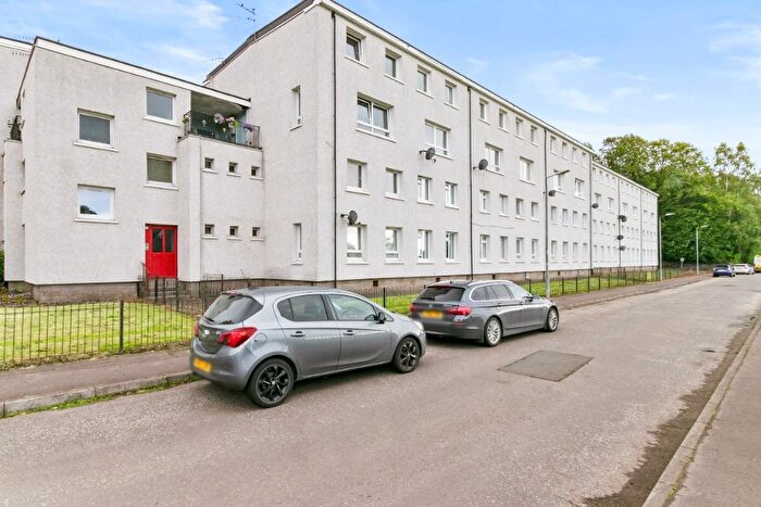 3 Bedroom Flat To Rent In Park Crescent, Dumbarton, West Dunbartonshire, G82
