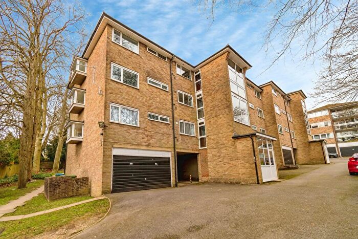 2 Bedroom Flat For Sale In Northlands Drive, Winchester, SO23