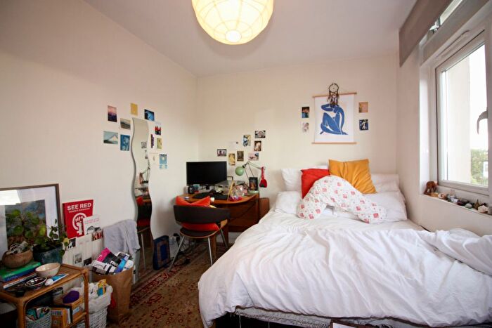 4 Bedroom Flat To Rent In Cedars Road, London, SW4