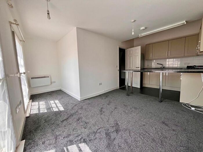 2 Bedroom Flat To Rent In East Hill, Colchester, CO1