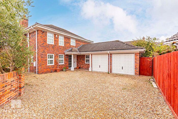 4 Bedroom Detached House To Rent In Hares Green, Bournemouth, BH7