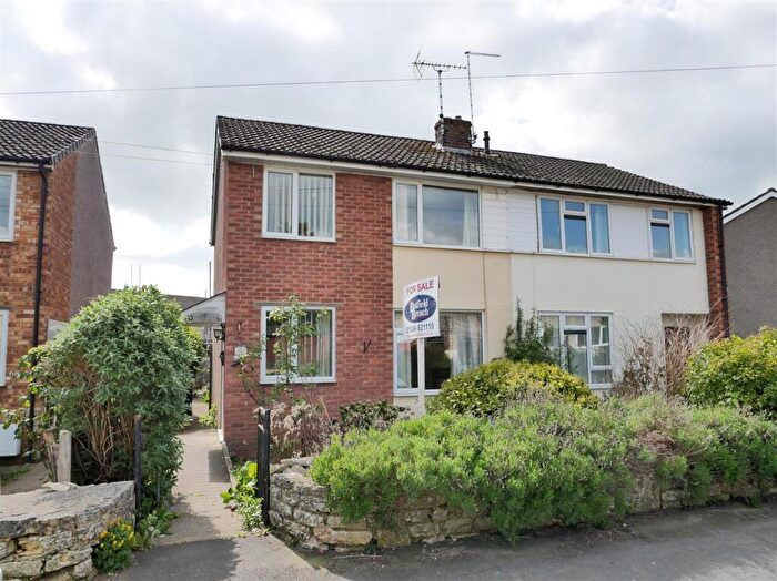 3 Bedroom Semi Detached House For Sale In Braemor Road, Calne, SN11