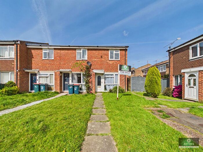 2 Bedroom End Of Terrace House To Rent In Ash Keys, Southgate, RH10