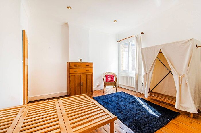 3 Bedroom Flat To Rent In Pitshanger Lane, Ealing, London, W5