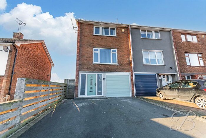 3 Bedroom Town House For Sale In Egmanton Road, Meden Vale, Mansfield, NG20