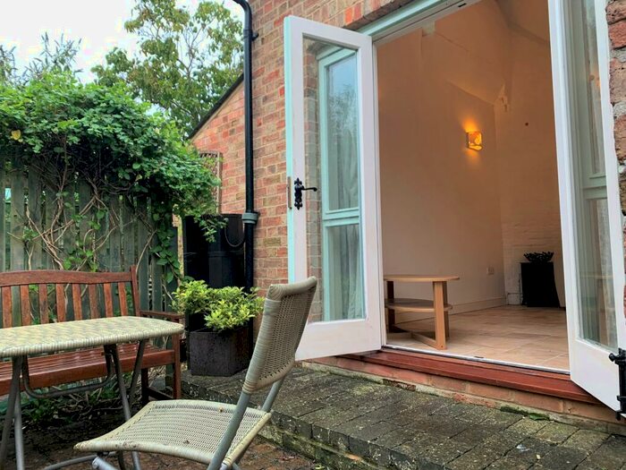 1 Bedroom Detached House To Rent In Church Street, Kidlington, OX5