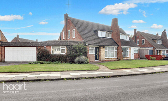 3 Bedroom Chalet For Sale In Langford Drive, Luton, LU2