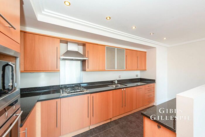 2 Bedroom Flat To Rent In Brentford, TW8