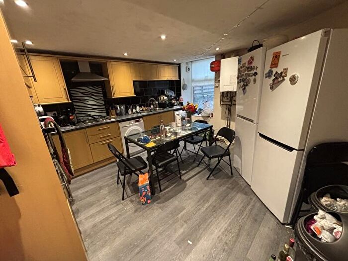 6 Bedroom Terraced House To Rent In Providence Avenue, Woodhouse, Leeds, LS6