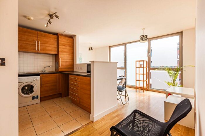 2 Bedroom Flat For Sale In Umberston Street, Aldgate, London, E1